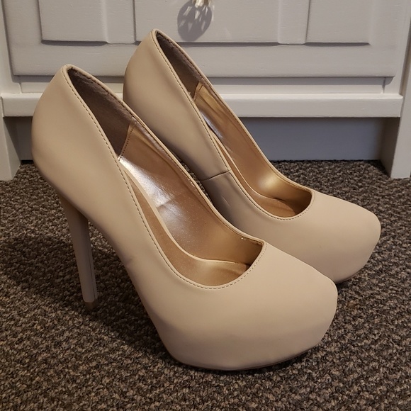 Heels - Picture 3 of 3